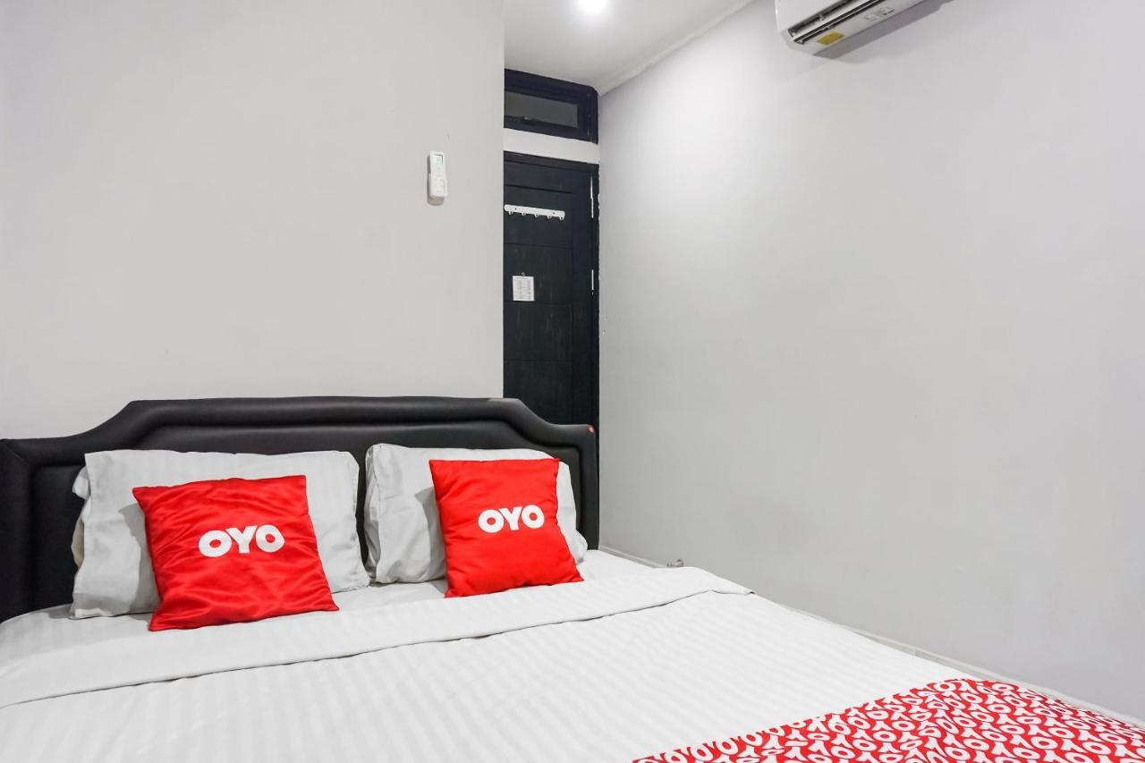 Collection O 91131 New V1 Hotel Джакарта Экстерьер фото